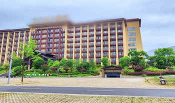 云南昆明乡导8828号酒店